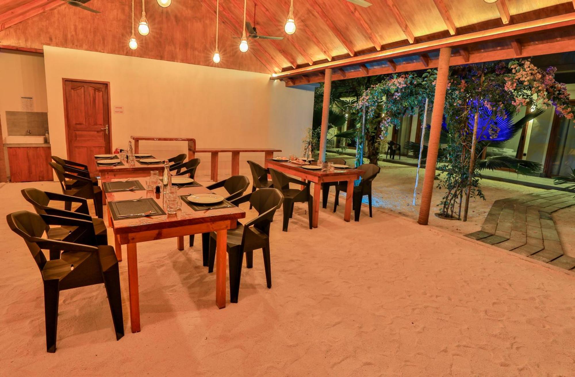 Sunny Breeze View 호텔 Hangnaameedhoo 외부 사진